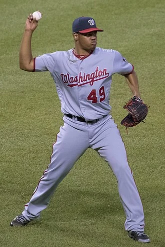 Reynaldo López height profile photo