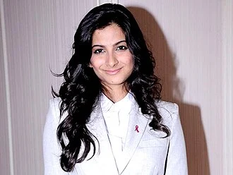 Rhea Kapoor height profile photo