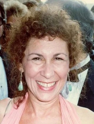 Rhea Perlman height profile photo