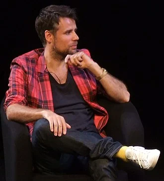 Richard Bacon (broadcaster) height profile photo