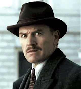 Richard Dillane height profile photo