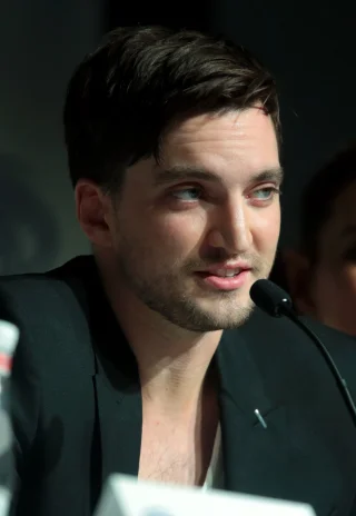 Richard Harmon height profile photo