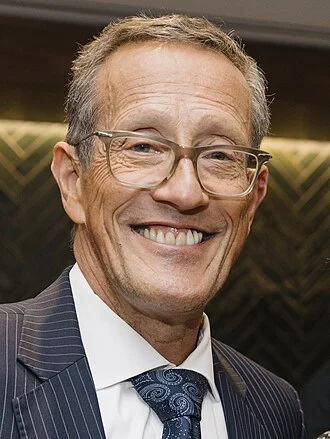 Richard Quest height profile photo