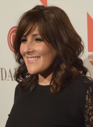 Ricki Lake height profile photo