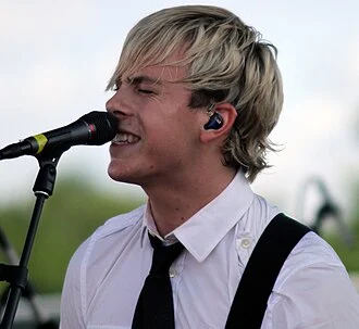 Riker Lynch height profile photo