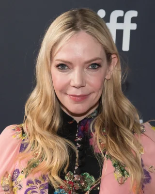 Riki Lindhome height profile photo