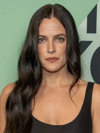 Riley Keough height profile photo