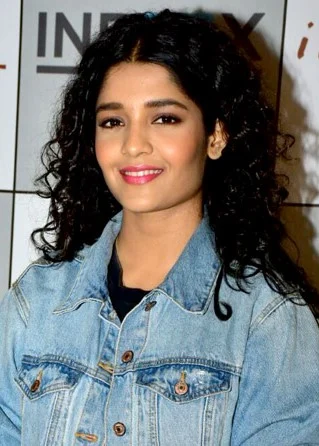 Ritika Singh height profile photo