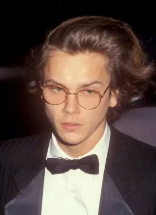 River Phoenix height profile photo