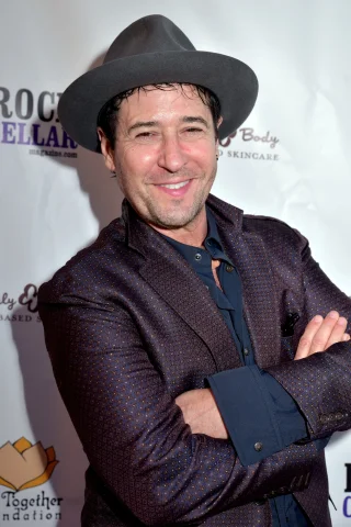 Rob Morrow height profile photo