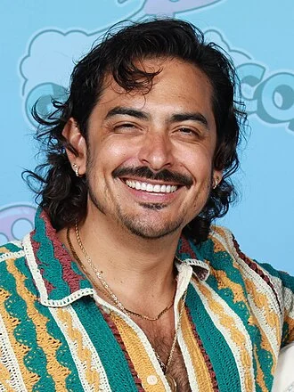 Robbie Daymond height profile photo