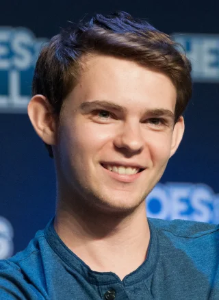 Robbie Kay height profile photo