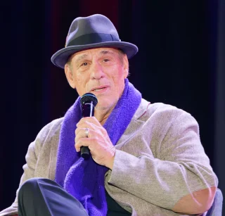 Robert Davi height profile photo