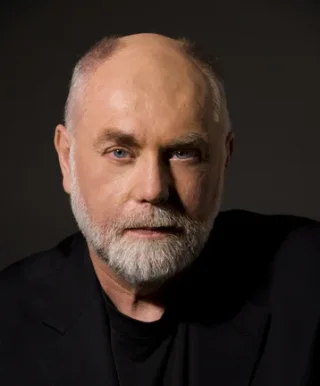 Robert David Hall height profile photo