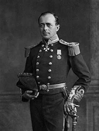 Robert Falcon Scott height profile photo