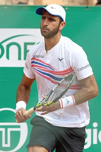 Robert Farah height profile photo