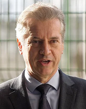 Robert Golob height profile photo