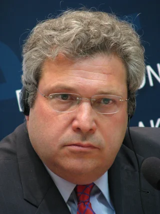 Robert Kagan height profile photo
