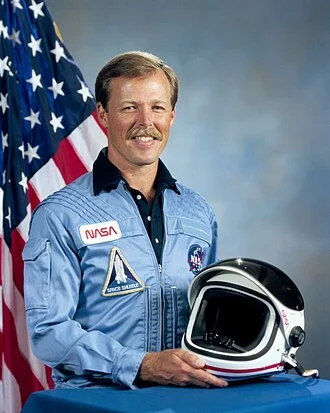 Robert L. Gibson height profile photo