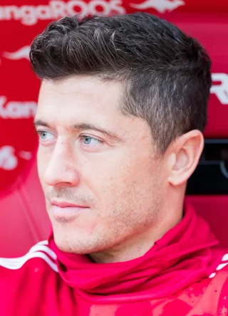 Robert Lewandowski height profile photo