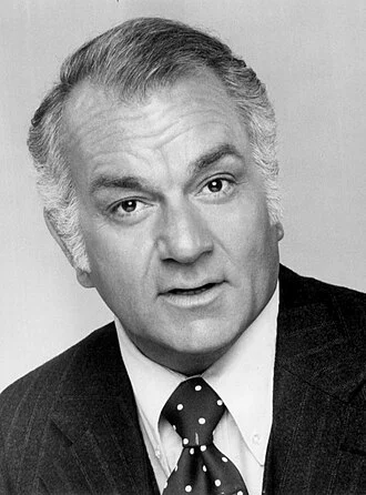 Robert Mandan height profile photo