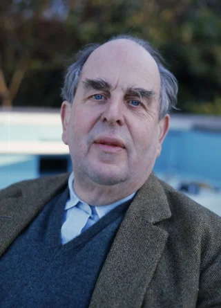 Robert Morley height profile photo