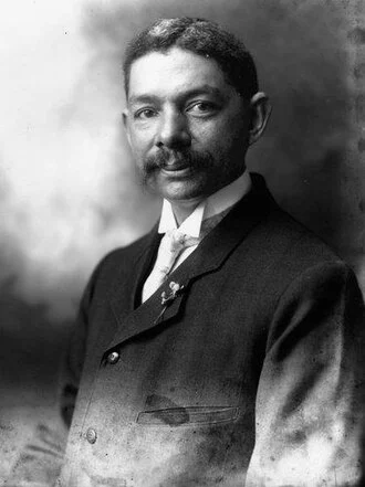 Robert Robinson Taylor height profile photo