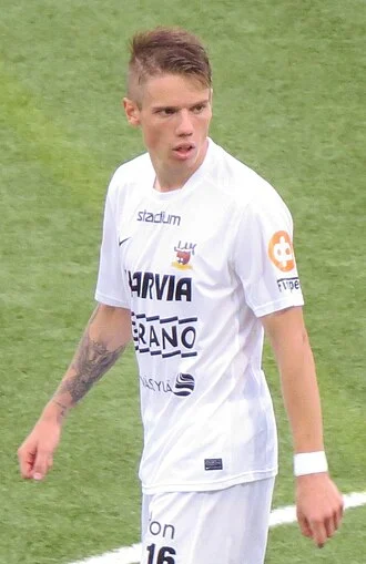 Robert Taylor (footballer, born 1994) height profile photo