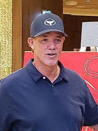 Robert Wyland height profile photo