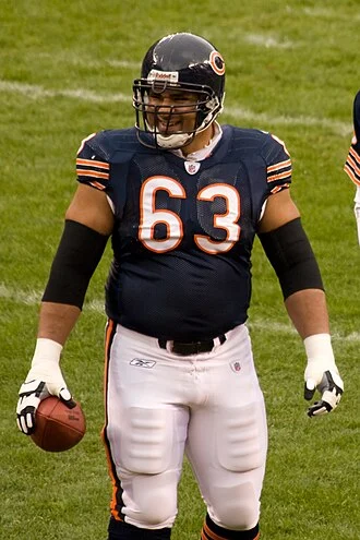 Roberto Garza height profile photo