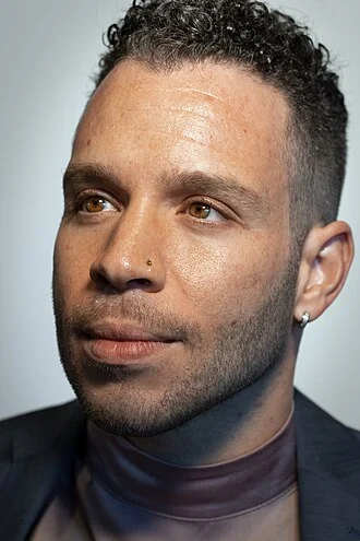 Robin de Jesús height profile photo