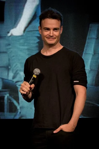 Robin Dunne height profile photo