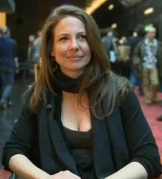 Robin Weigert height profile photo