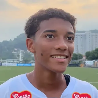Robinho Júnior height profile photo