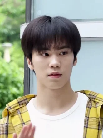 Rocky (singer) height profile photo