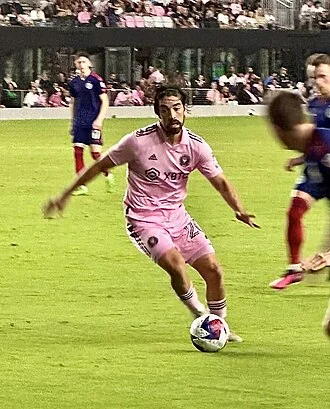 Rodolfo Pizarro height profile photo