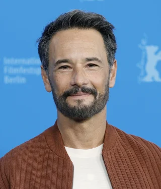 Rodrigo Santoro height profile photo
