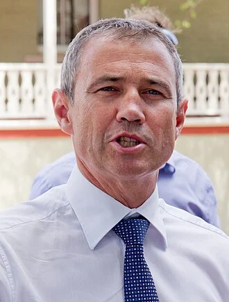 Roger Cook (politician) height profile photo