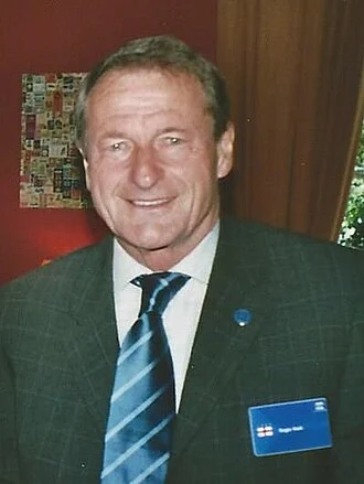 Roger Hunt height profile photo