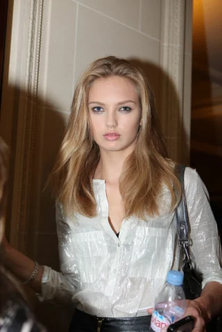 Romee Strijd height profile photo