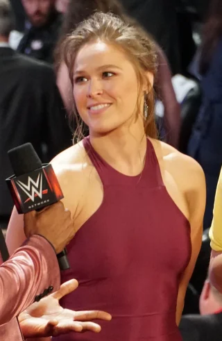 Ronda Rousey height profile photo