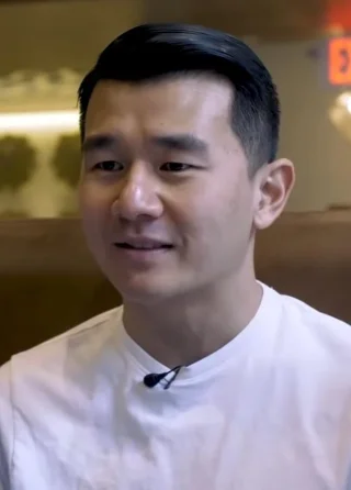 Ronny Chieng height profile photo