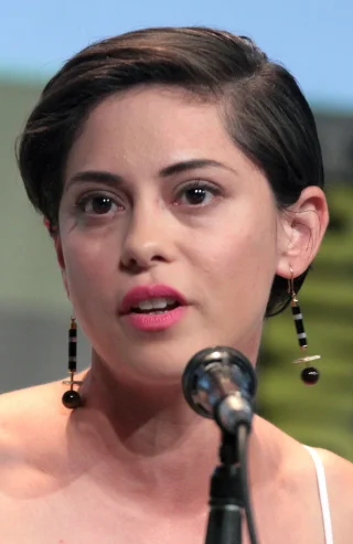 Rosa Salazar height profile photo