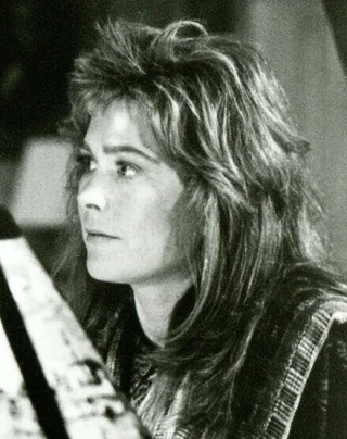 Roxanne Hart height profile photo