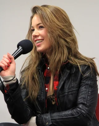 Roxanne McKee height profile photo