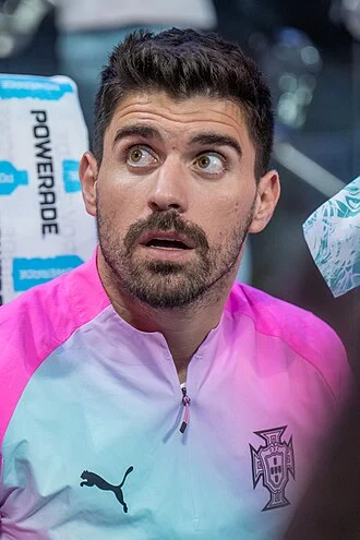 Rúben Neves height profile photo