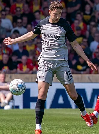 Ruben van Bommel height profile photo
