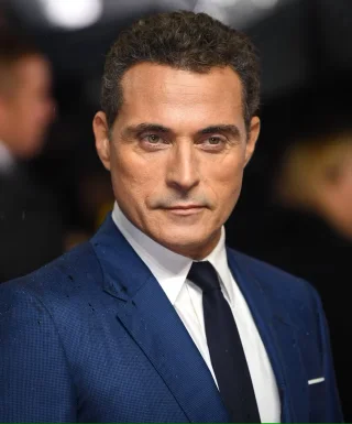 Rufus Sewell height profile photo