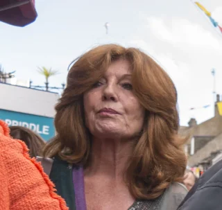 Rula Lenska height profile photo
