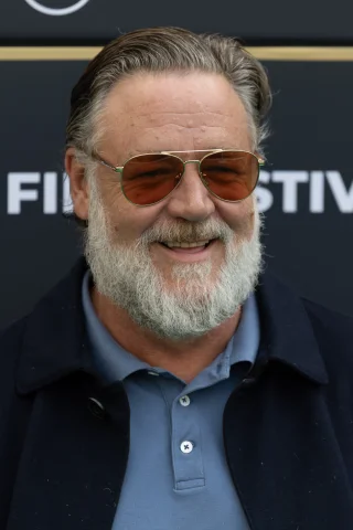 Russell Crowe height profile photo